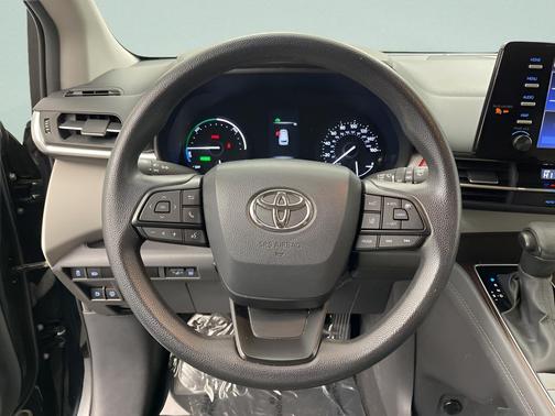 2024 Toyota Sienna LE