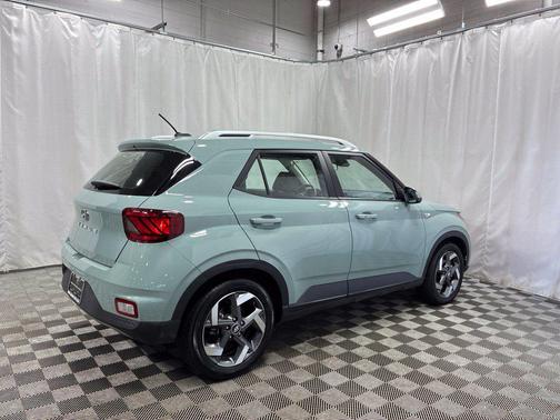 Mirage Green 2025 Hyundai VENUE SEL