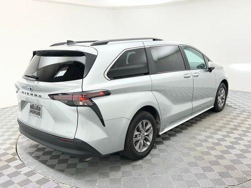 2025 Toyota Sienna XLE
