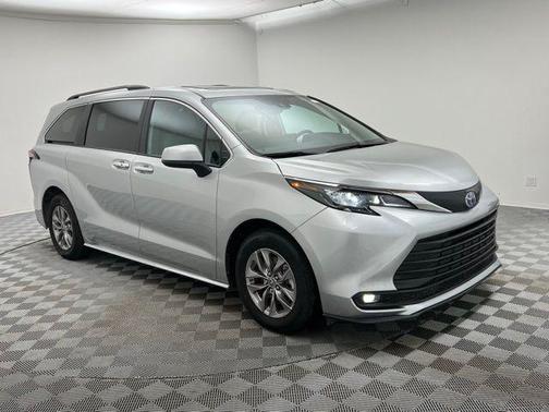 2025 Toyota Sienna XLE