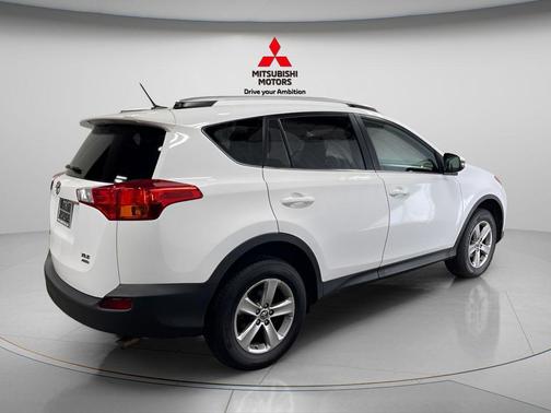 Super White 2015 Toyota RAV4 XLE