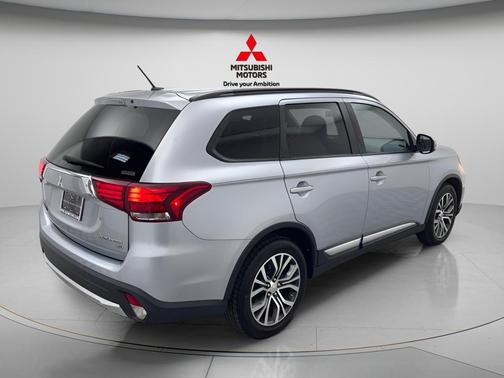 Cool Silver Metallic 2016 Mitsubishi Outlander SEL