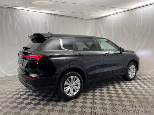 2025 Mitsubishi Outlander ES S-AWC