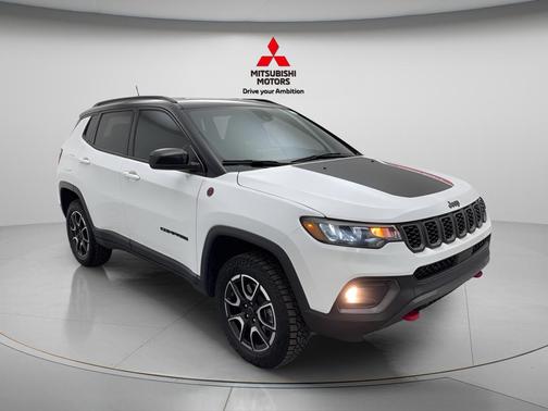 Bright White Clearcoat 2025 Jeep Compass Trailhawk