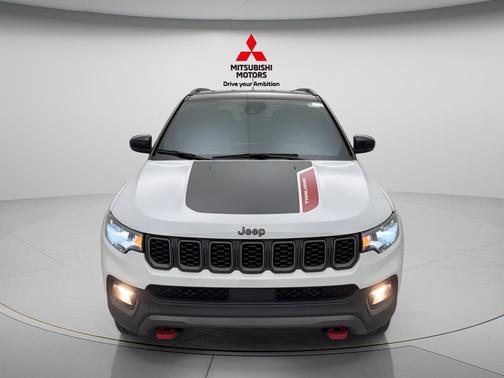 Bright White Clearcoat 2025 Jeep Compass Trailhawk