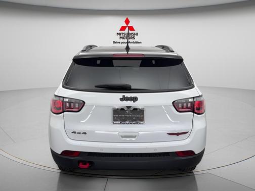 Bright White Clearcoat 2025 Jeep Compass Trailhawk