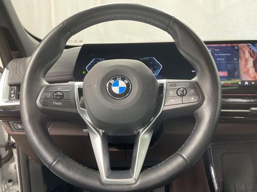 White Metallic 2025 BMW X1 xDrive28i