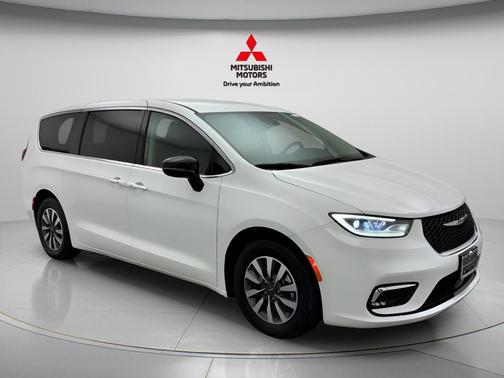 Bright White Clearcoat 2024 Chrysler Pacifica Hybrid Select