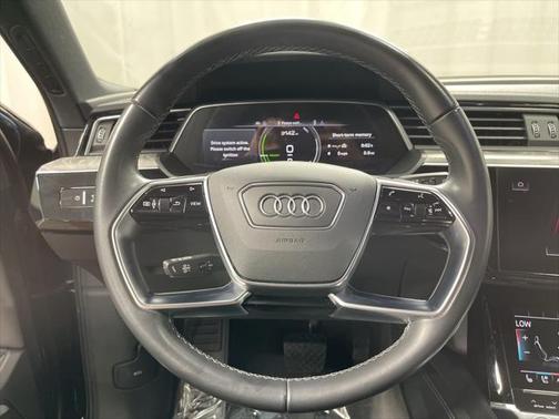 2022 Audi e-tron Premium Plus