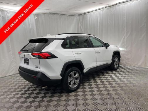 2024 Toyota RAV4 Hybrid XLE