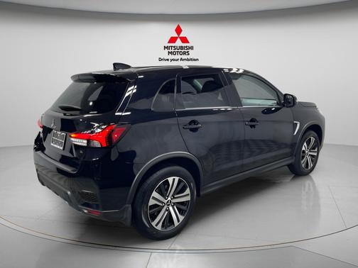 Labrador Black Pearl 2026 Mitsubishi Outlander Sport SE