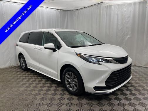 2024 Toyota Sienna LE