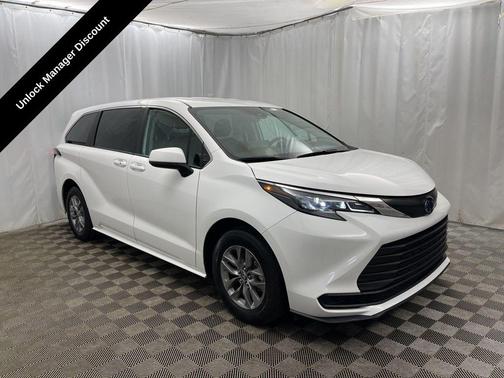 2024 Toyota Sienna LE