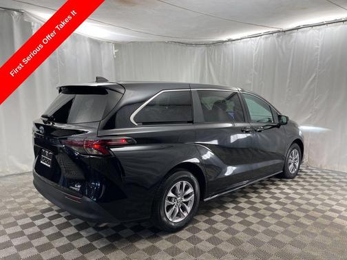 2024 Toyota Sienna LE