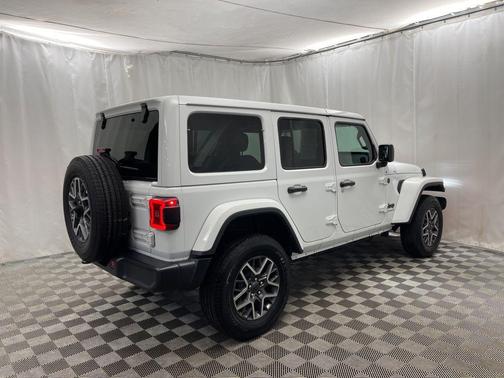 2025 Jeep Wrangler 4-Door Sahara 4x4
