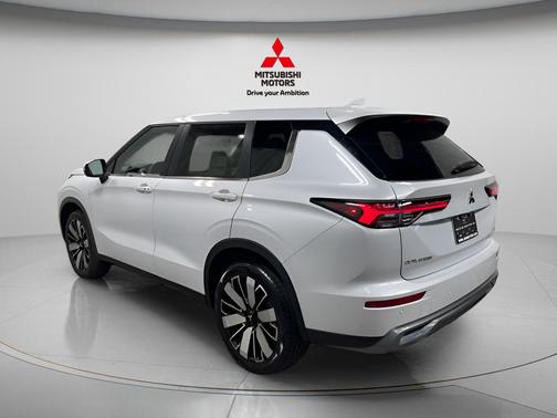 White Diamond 2026 Mitsubishi Outlander SE 1.5T S-AWC