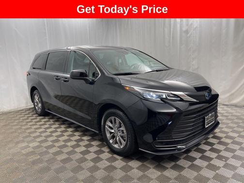2024 Toyota Sienna LE