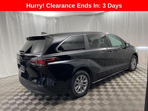 2024 Toyota Sienna LE