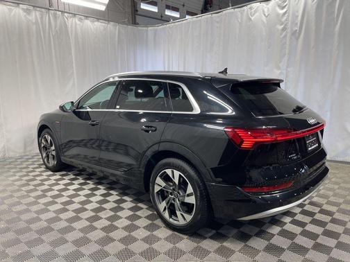 2021 Audi e-tron Premium
