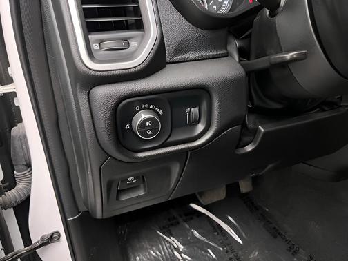 Bright White Clearcoat 2023 RAM 1500 Big Horn/Lone Star
