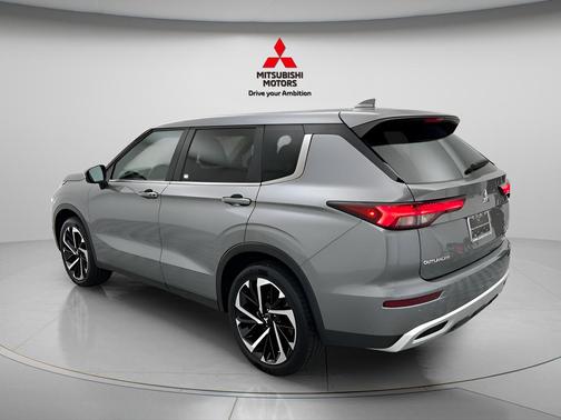Gray 2024 Mitsubishi Outlander SE 2.5 S-AWC