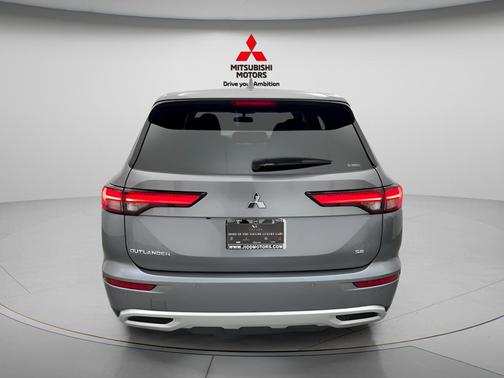 Gray 2024 Mitsubishi Outlander SE 2.5 S-AWC