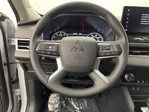 2025 Mitsubishi Outlander ES