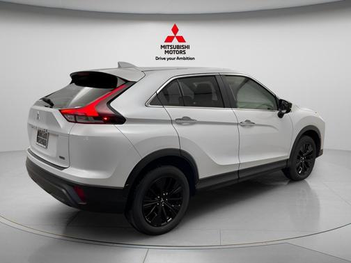 White Diamond 2022 Mitsubishi Eclipse Cross LE