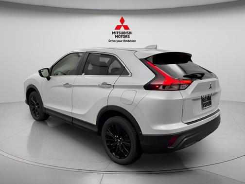 White Diamond 2022 Mitsubishi Eclipse Cross LE