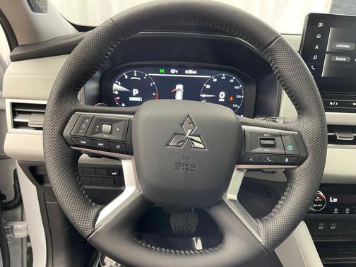 White Diamond 2026 Mitsubishi Outlander SE 1.5T S-AWC