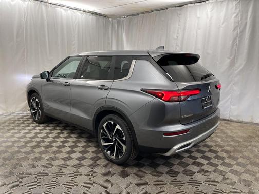 2024 Mitsubishi Outlander SE Black Edition w/Pano Roof S-AWC