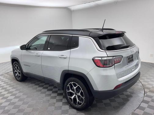 Silver Zynith Metallic Clearcoat 2025 Jeep Compass Limited