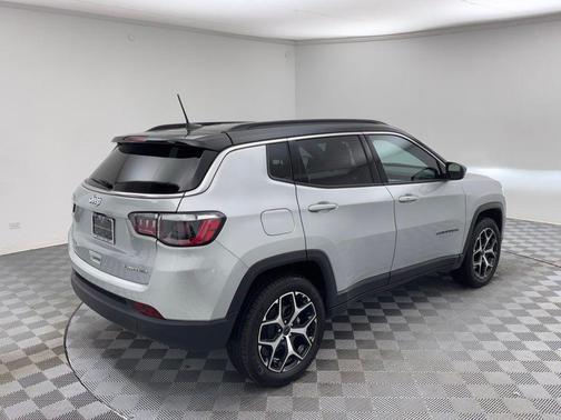 Silver Zynith Metallic Clearcoat 2025 Jeep Compass Limited