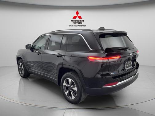 Diamond Black Crystal Pearlcoat 2024 Jeep Grand Cherokee 4xe Base