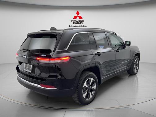 Diamond Black Crystal Pearlcoat 2024 Jeep Grand Cherokee 4xe Base