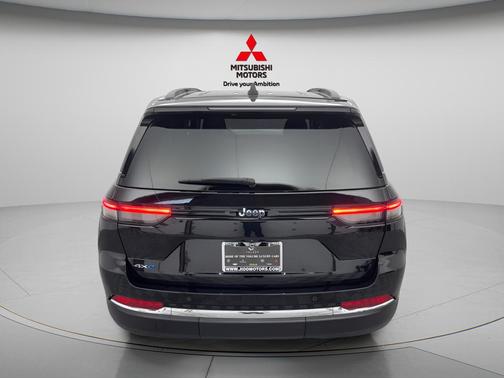 Diamond Black Crystal Pearlcoat 2024 Jeep Grand Cherokee 4xe Base
