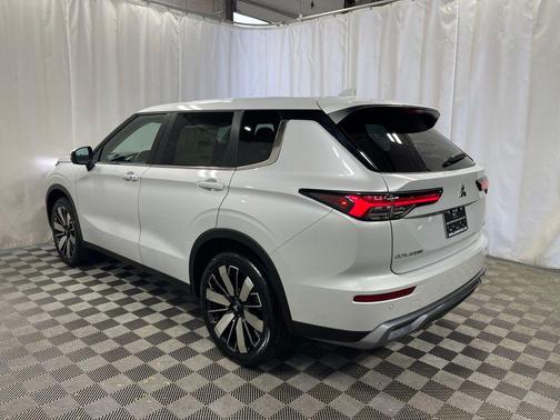 2025 Mitsubishi Outlander SE S-AWC