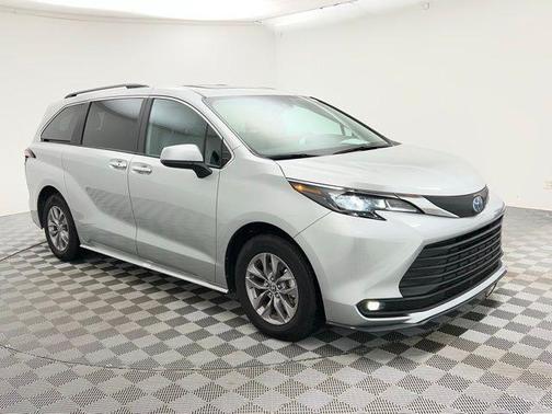 2025 Toyota Sienna XLE