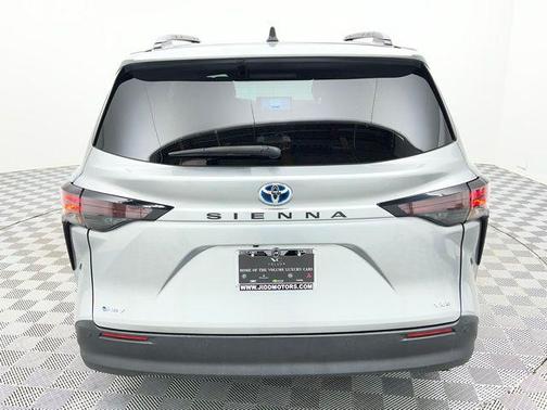 2025 Toyota Sienna XLE