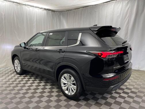 2025 Mitsubishi Outlander ES S-AWC