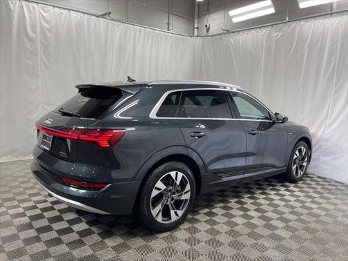 2021 Audi e-tron Premium