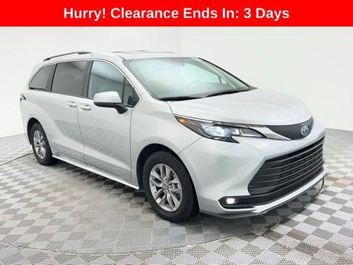 2025 Toyota Sienna XLE