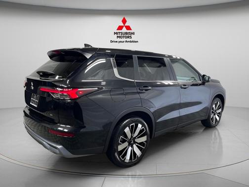 Black Diamond 2025 Mitsubishi Outlander SE S-AWC