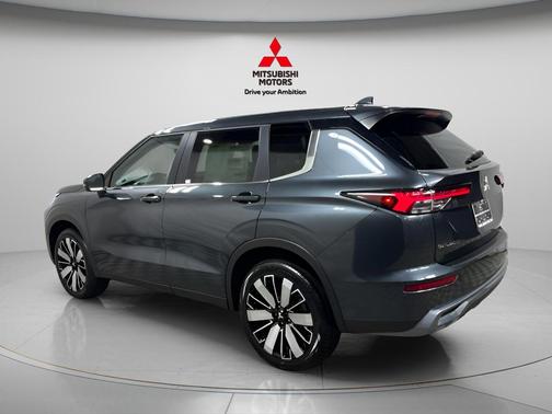 Graphite Gray 2026 Mitsubishi Outlander SE S-AWC
