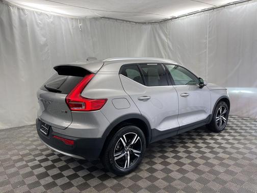 2024 Volvo XC40 B5 Core