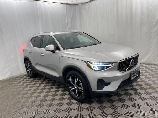 2024 Volvo XC40 B5 Core