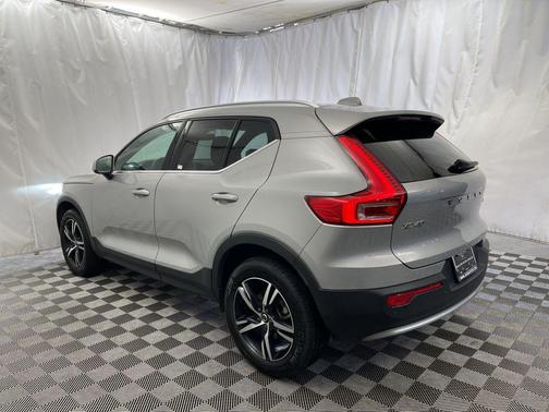 2024 Volvo XC40 B5 Core