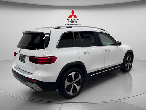 Polar White 2025 Mercedes-Benz GLB 250 4MATIC