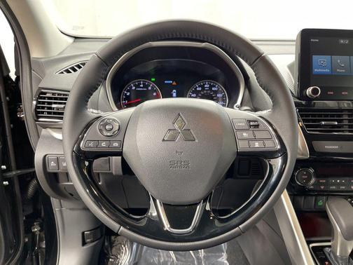 Labrador Black Pearl 2026 Mitsubishi Eclipse Cross SE
