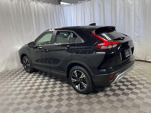 Labrador Black Pearl 2026 Mitsubishi Eclipse Cross SE